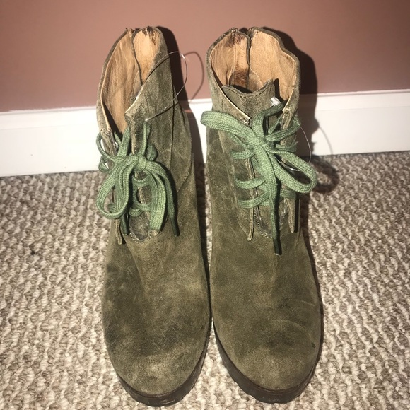 Modern vintage olive suede boots - Picture 2 of 8